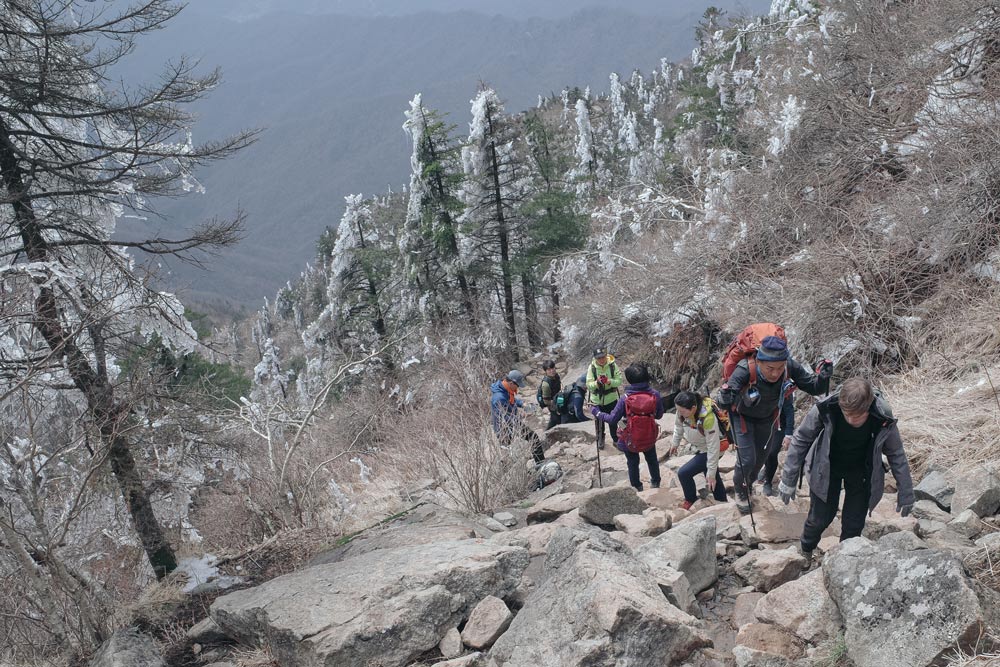 Jirisan-Hiking-Clothes---Lost-in-the-Trip