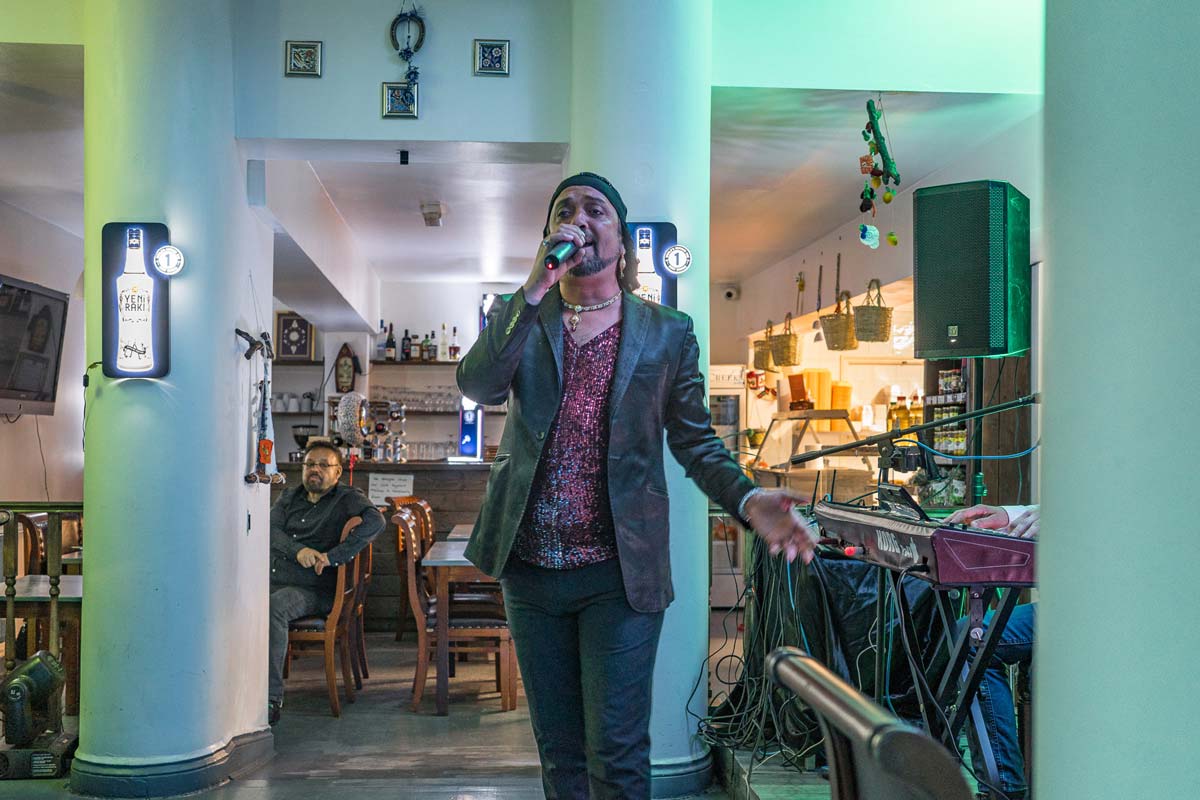 Lost-in-the-Trip-Restaurant-Serenade-London