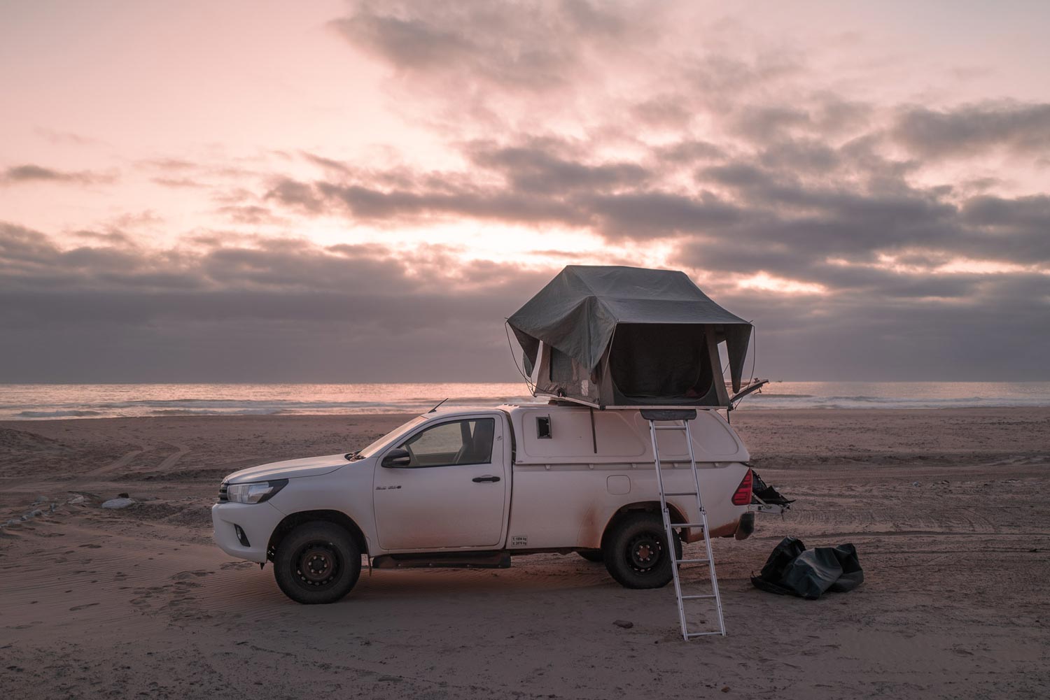 Lost-in-the-Trip-Rooftop-Camping-Namibia